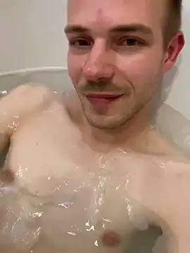 Snapshot of Skinny0150 chatting on November 2025 09:24:02 PM Skinny0150 online show from November 2025 09:24:02 PM