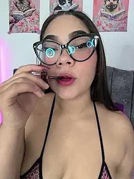 Snapshot of Vale_Walker chatting on November 2025 02:44:02 AM Vale Walker online show from November 2025 02:44:02 AM