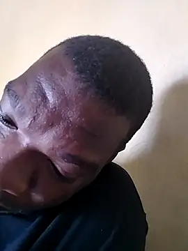 Snapshot of TmanZim2025 chatting on December 2025 11:14:02 AM TmanZim2025 online show from December 2025 11:14:02 AM