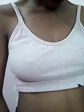 Snapshot of Small_Titss chatting on October 2025 05:21:02 AM Small Titss online show from October 2025 05:21:02 AM