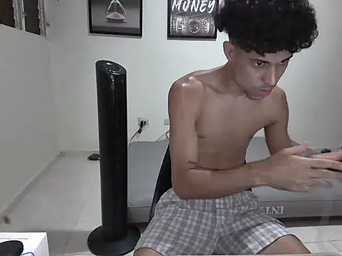 Dollarhot30 online show from September 2025 01:11:01 AM