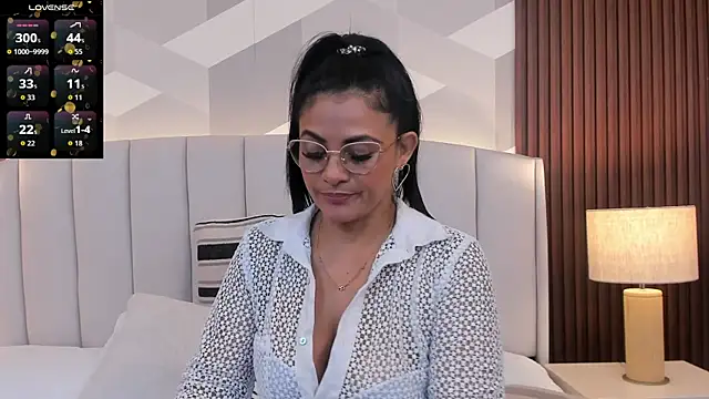 Mommy Naughty online show from May 2026 11:18:01 AM