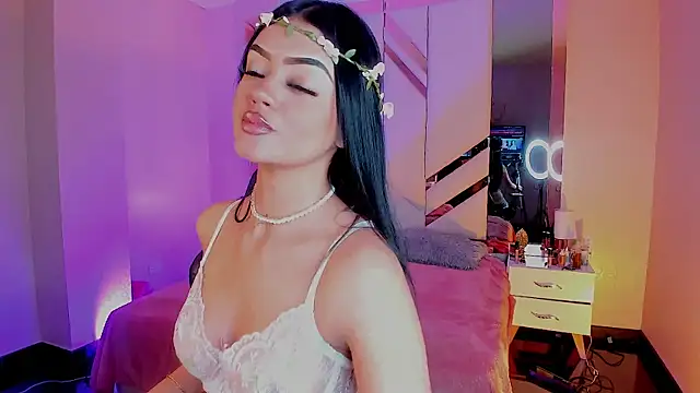 Snapshot of EmmaStonns chatting on November 2025 12:05:02 PM EmmaStonns online show from November 2025 12:05:02 PM