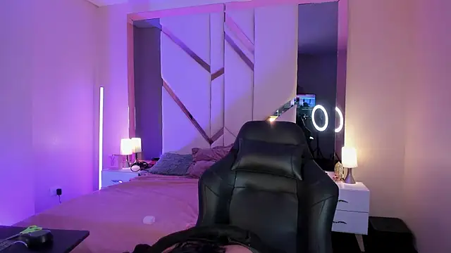 Snapshot of EmmaStonns chatting on February 2026 01:07:01 PM EmmaStonns online show from February 2026 01:07:01 PM