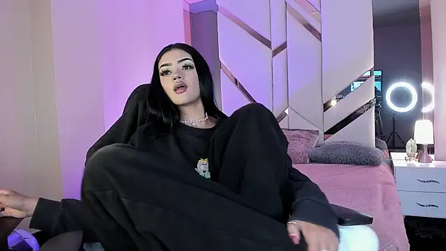 Snapshot of EmmaStonns chatting on March 2026 12:11:01 PM EmmaStonns online show from March 2026 12:11:01 PM