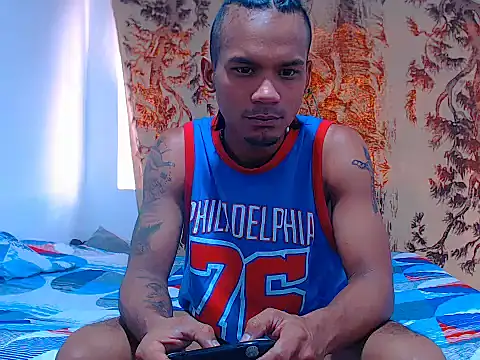 Snapshot of davidcutterr chatting on June 2026 07:46:01 PM davidcutterr online show from June 2026 07:46:01 PM