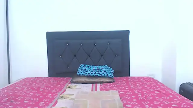 Snapshot of natashat_lorent chatting on October 2025 08:09:02 PM natashat lorent online show from October 2025 08:09:02 PM