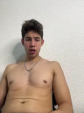 Maxtaylor18 online show from October 2025 03:06:01 AM