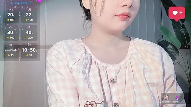 Snapshot of LINNIE05 chatting on November 2025 08:39:02 AM LINNIE05 online show from November 2025 08:39:02 AM