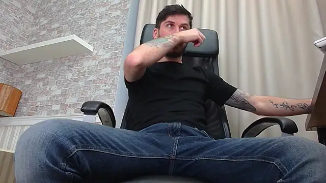 JonahShaw online show from November 2025 05:18:02 AM