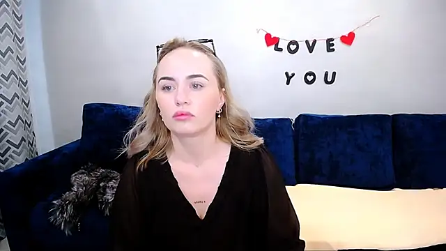 LiluMoon   online show from May 2026 07:03:01 AM