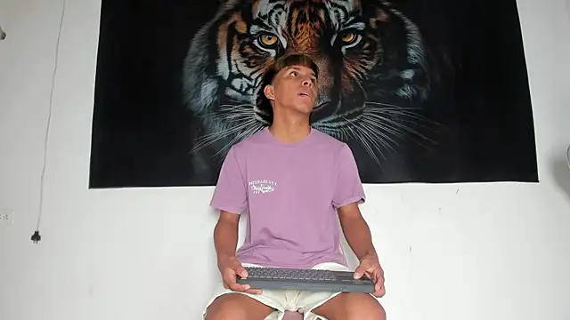 tyler twink boy online show from May 2026 01:17:01 PM