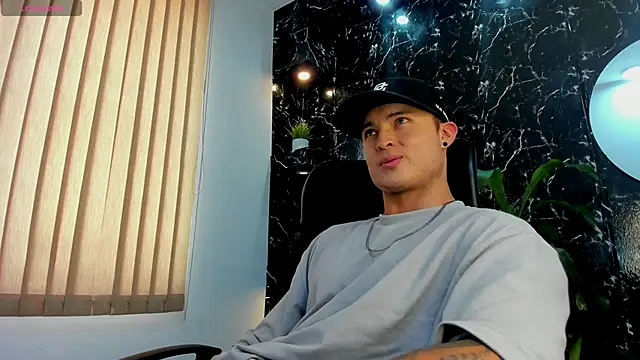 Snapshot of Alexander_ferre chatting on October 2025 06:17:02 PM Alexander ferre online show from October 2025 06:17:02 PM