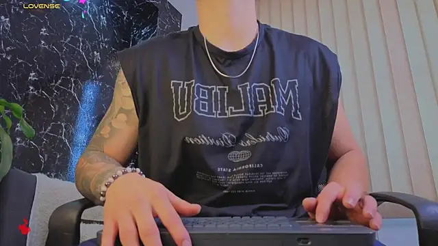 Snapshot of Alexander_ferre chatting on January 2026 01:16:02 PM Alexander ferre online show from January 2026 01:16:02 PM