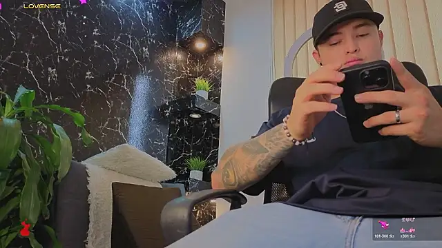 Snapshot of Alexander_ferre chatting on January 2026 01:15:01 PM Alexander ferre online show from January 2026 01:15:01 PM