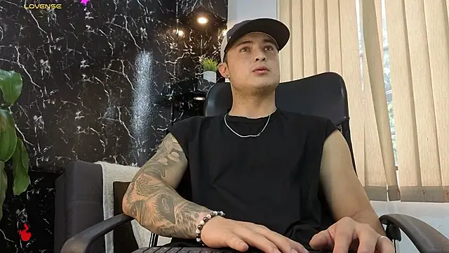 Snapshot of Alexander_ferre chatting on February 2026 01:15:01 PM Alexander ferre online show from February 2026 01:15:01 PM