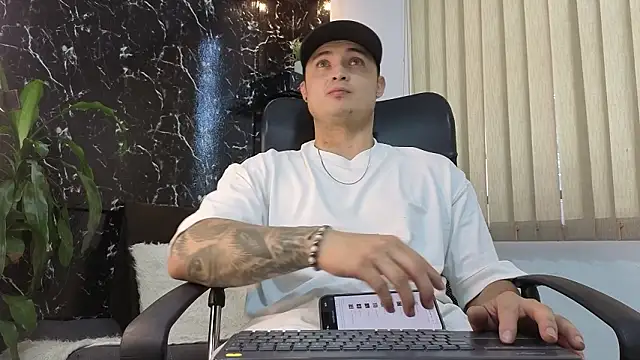 Snapshot of Alexander_ferre chatting on February 2026 01:27:02 PM Alexander ferre online show from February 2026 01:27:02 PM