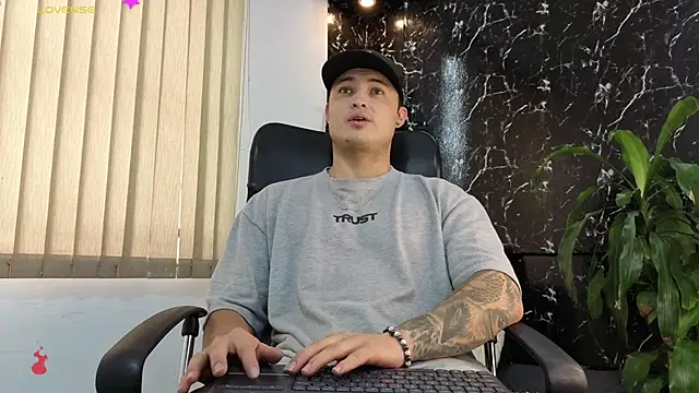 Snapshot of Alexander_ferre chatting on February 2026 01:29:02 PM Alexander ferre online show from February 2026 01:29:02 PM