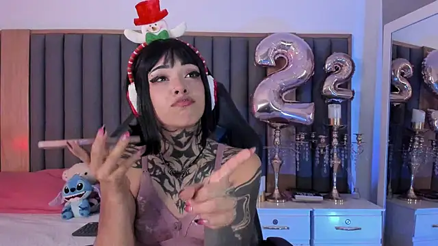 misstomie  online show from December 2025 04:38:01 PM