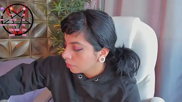 emily-santoss online show from October 2025 01:32:02 PM