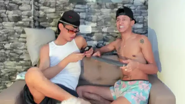 gustavo saaled19  online show from November 2025 10:30:02 PM