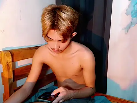 Snapshot of addicted_to_alex chatting on November 2025 04:44:01 PM addicted to alex online show from November 2025 04:44:01 PM