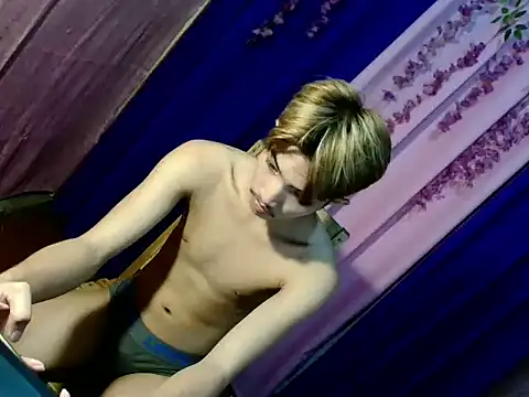 Snapshot of addicted_to_alex chatting on November 2025 01:33:02 PM addicted to alex online show from November 2025 01:33:02 PM