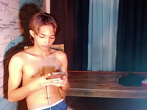 Snapshot of addicted_to_alex chatting on January 2026 01:05:02 PM addicted to alex online show from January 2026 01:05:02 PM