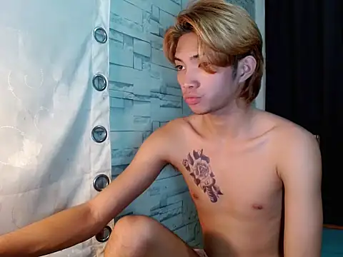 Snapshot of addicted_to_alex chatting on February 2026 05:54:01 PM addicted to alex online show from February 2026 05:54:01 PM