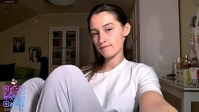 Snapshot of DarlineBrustera chatting on April 2026 04:49:01 PM DarlineBrustera online show from April 2026 04:49:01 PM