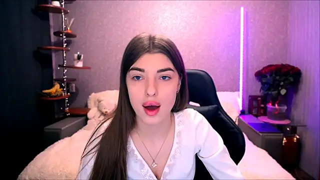 Snapshot of Dianaa_Lee0 chatting on December 2025 08:15:01 PM Dianaa Lee0 online show from December 2025 08:15:01 PM