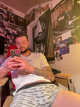 Snapshot of Mexxwell69 chatting on November 2025 04:42:01 PM Mexxwell69 online show from November 2025 04:42:01 PM