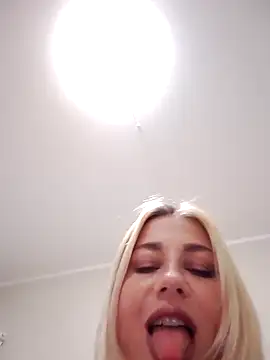 evakisimovareal online show from October 2025 04:04:02 PM