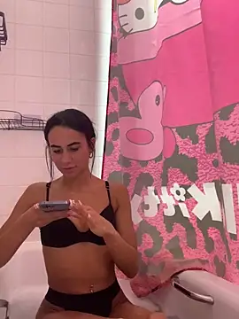 Snapshot of itsyourgirltee chatting on October 2025 07:59:01 PM itsyourgirltee online show from October 2025 07:59:01 PM