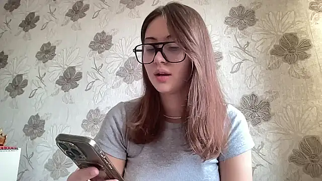 Snapshot of StellarAlice chatting on November 2025 10:30:01 AM StellarAlice online show from November 2025 10:30:01 AM