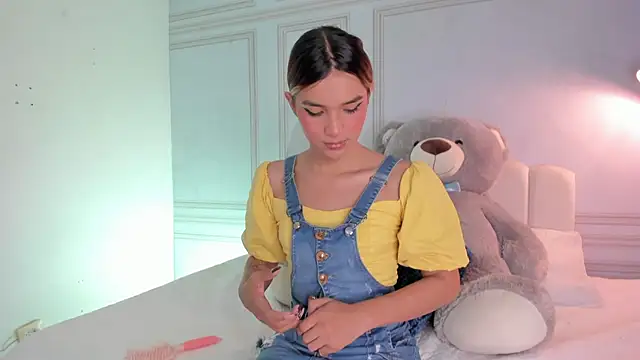 Snapshot of Doll_Isa_ chatting on October 2025 07:23:01 PM Doll Isa online show from October 2025 07:23:01 PM