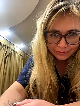 Crystal00Girl online show from October 2025 12:19:01 AM