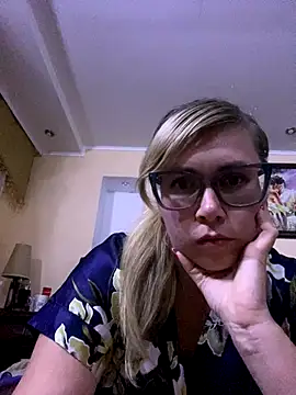 Crystal00Girl online show from October 2025 07:25:02 PM