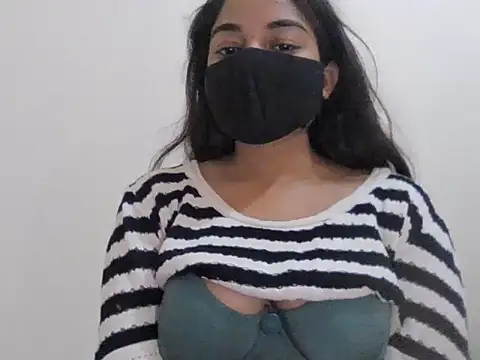 Snapshot of Little_toy_girl chatting on February 2026 06:48:02 AM Little toy girl online show from February 2026 06:48:02 AM