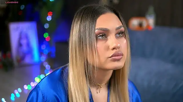 Snapshot of KayaAzur chatting on October 2025 05:44:02 AM KayaAzur online show from October 2025 05:44:02 AM