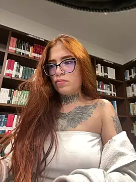 Snapshot of dreamleah_ chatting on April 2026 10:27:01 PM dreamleah online show from April 2026 10:27:01 PM