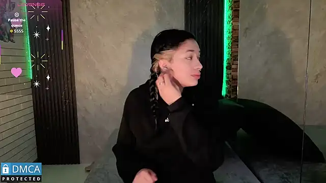 stepha   online show from December 2025 11:05:01 AM