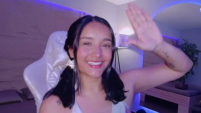 HannahMontgomery online show from April 2026 04:35:01 PM