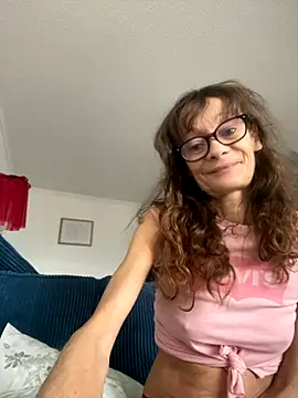 Chris06d22xh online show from November 2025 02:43:02 PM