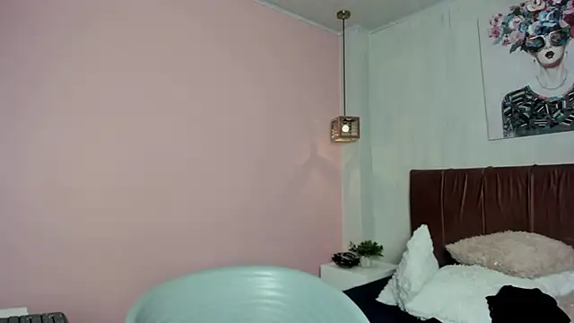 elisabethflores online show from May 2026 07:30:02 PM