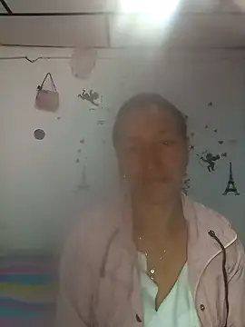 Keilathompson10 online show from September 2025 04:12:01 PM