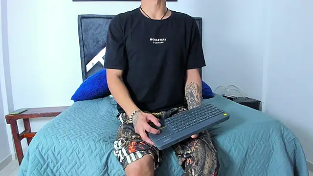 wyatt 3 online show from January 2026 12:42:01 PM