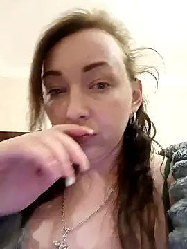 Snapshot of DanaNeon chatting on April 2026 05:46:01 PM DanaNeon online show from April 2026 05:46:01 PM