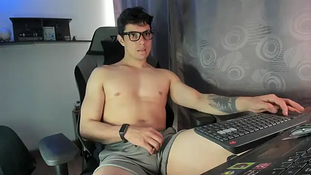 yourfavoriteboy   online show from September 2025 04:41:02 PM