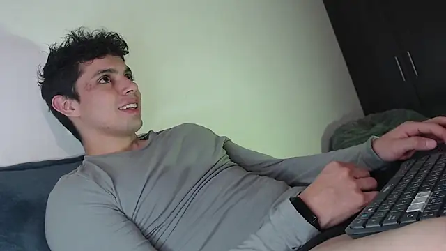 yourfavoriteboy   online show from September 2025 10:46:01 PM